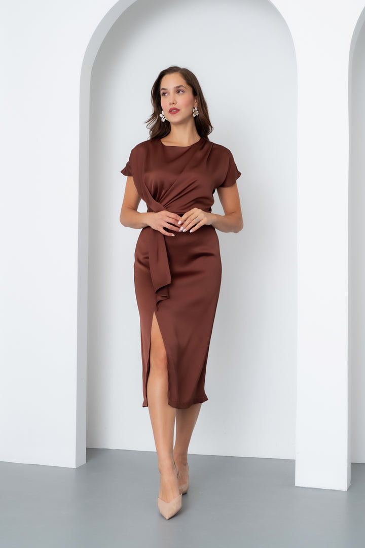 Kadın Kahverengi Dar Kalıp Yırtmaçlı Midi Saten Elbise