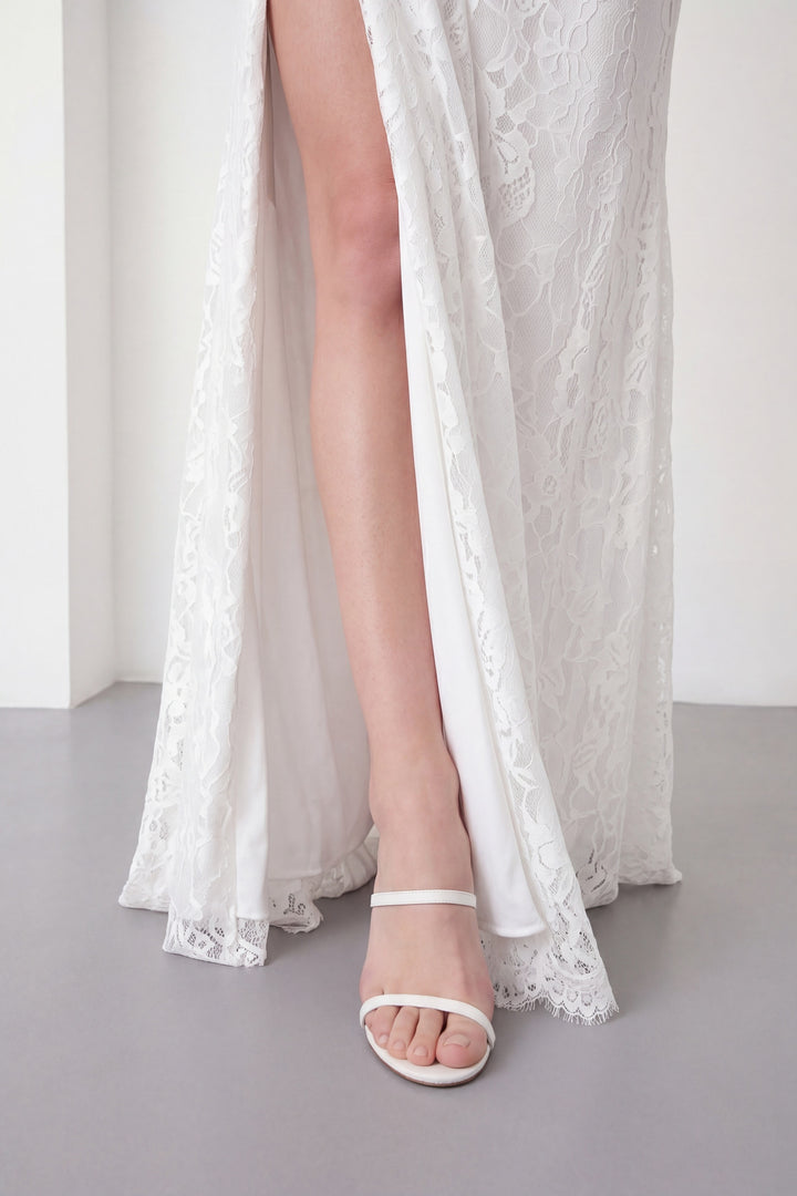 Kadın Beyaz Göğüs Detaylı Uzun Dantel Abiye Elbise