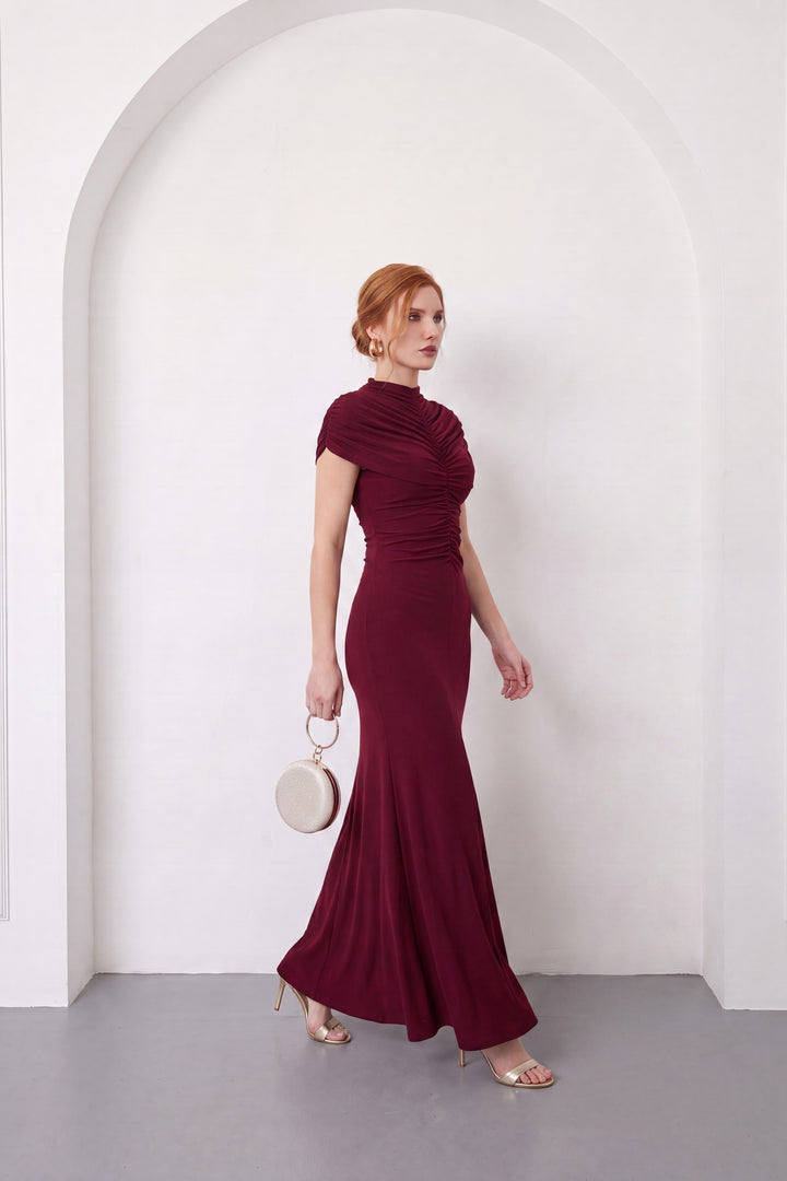 Kadın Bordo Drapeli Dik Yaka Örme Maxi Boy Davet Elbisesi