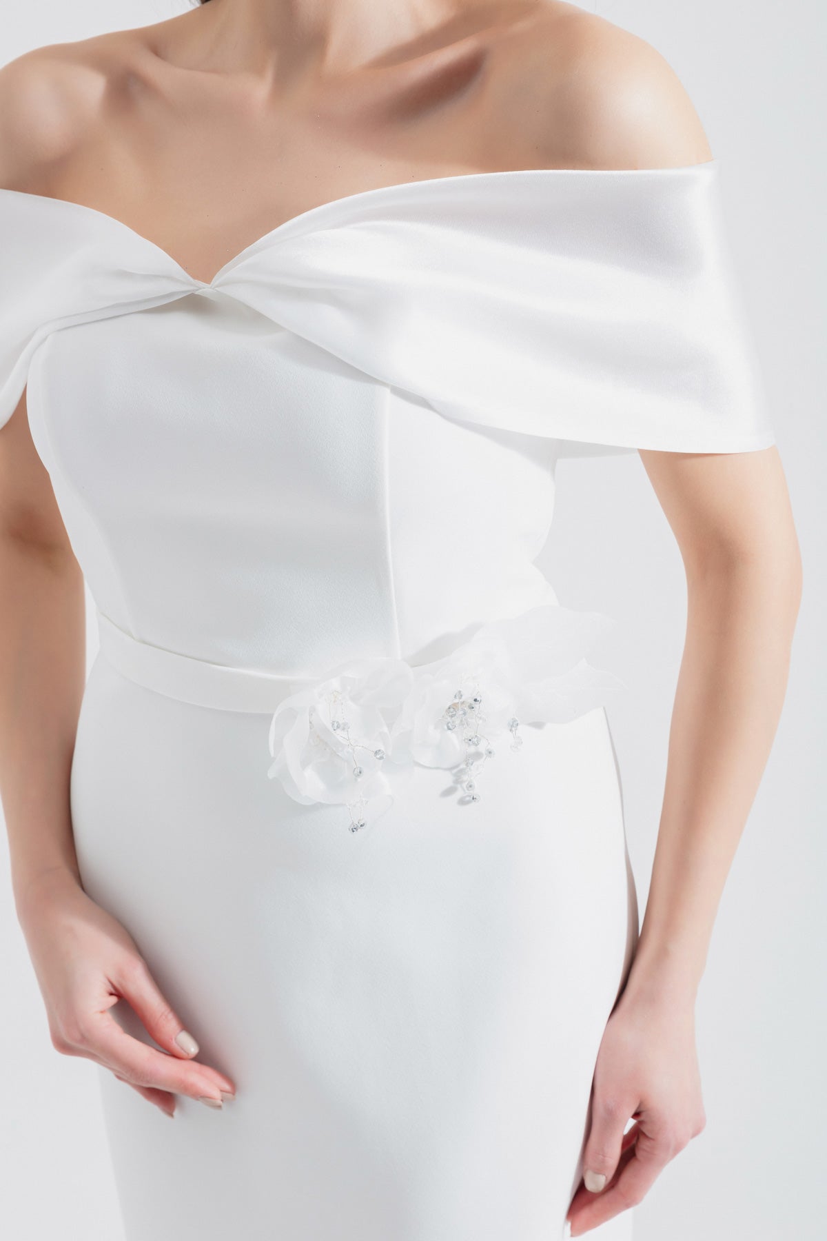 Kadın Beyaz Kayık Yaka Fiyonklu Söz Nişan Nikah Abiye Elbise