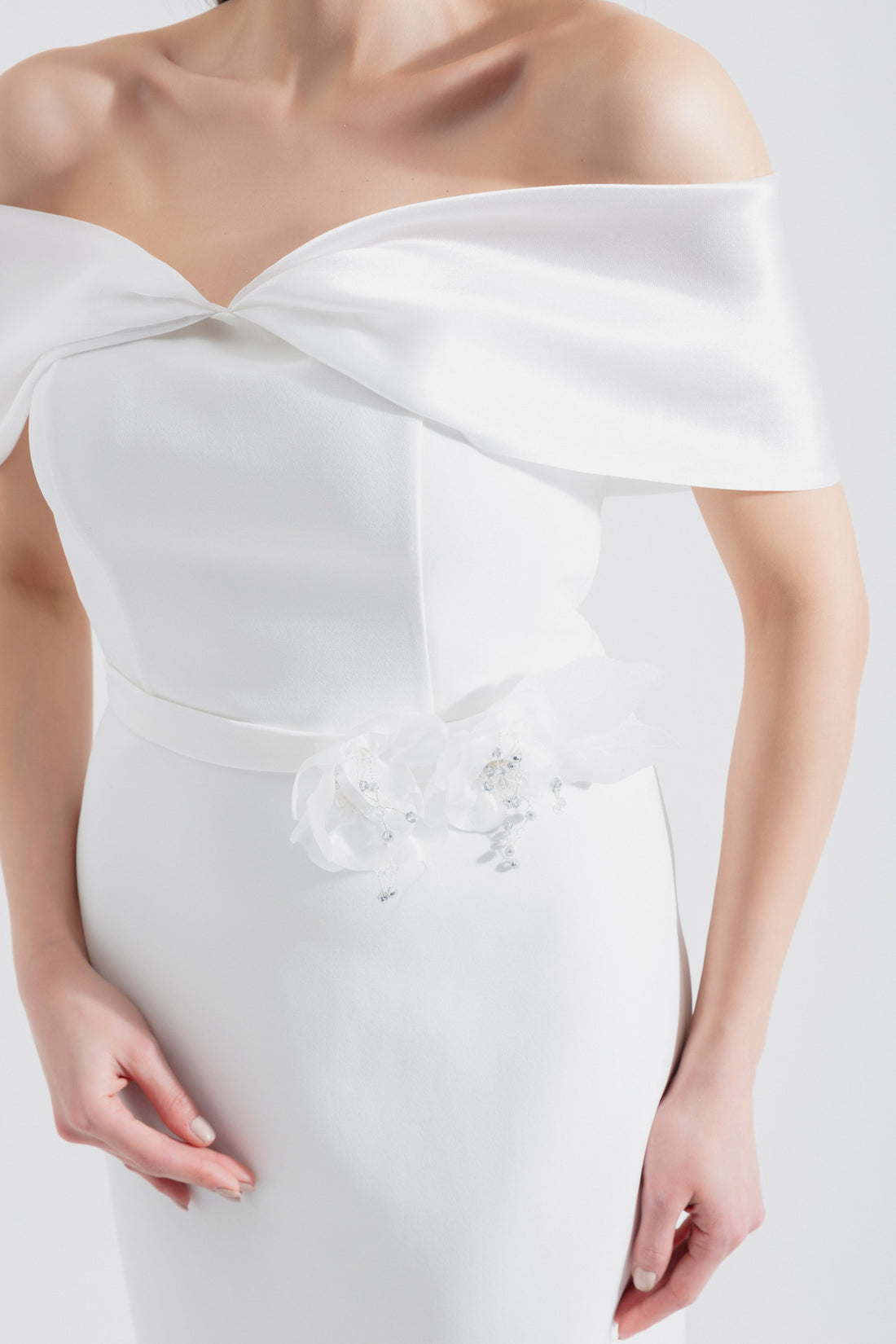 Kadın Beyaz Kayık Yaka Fiyonklu Söz Nişan Nikah Abiye Elbise