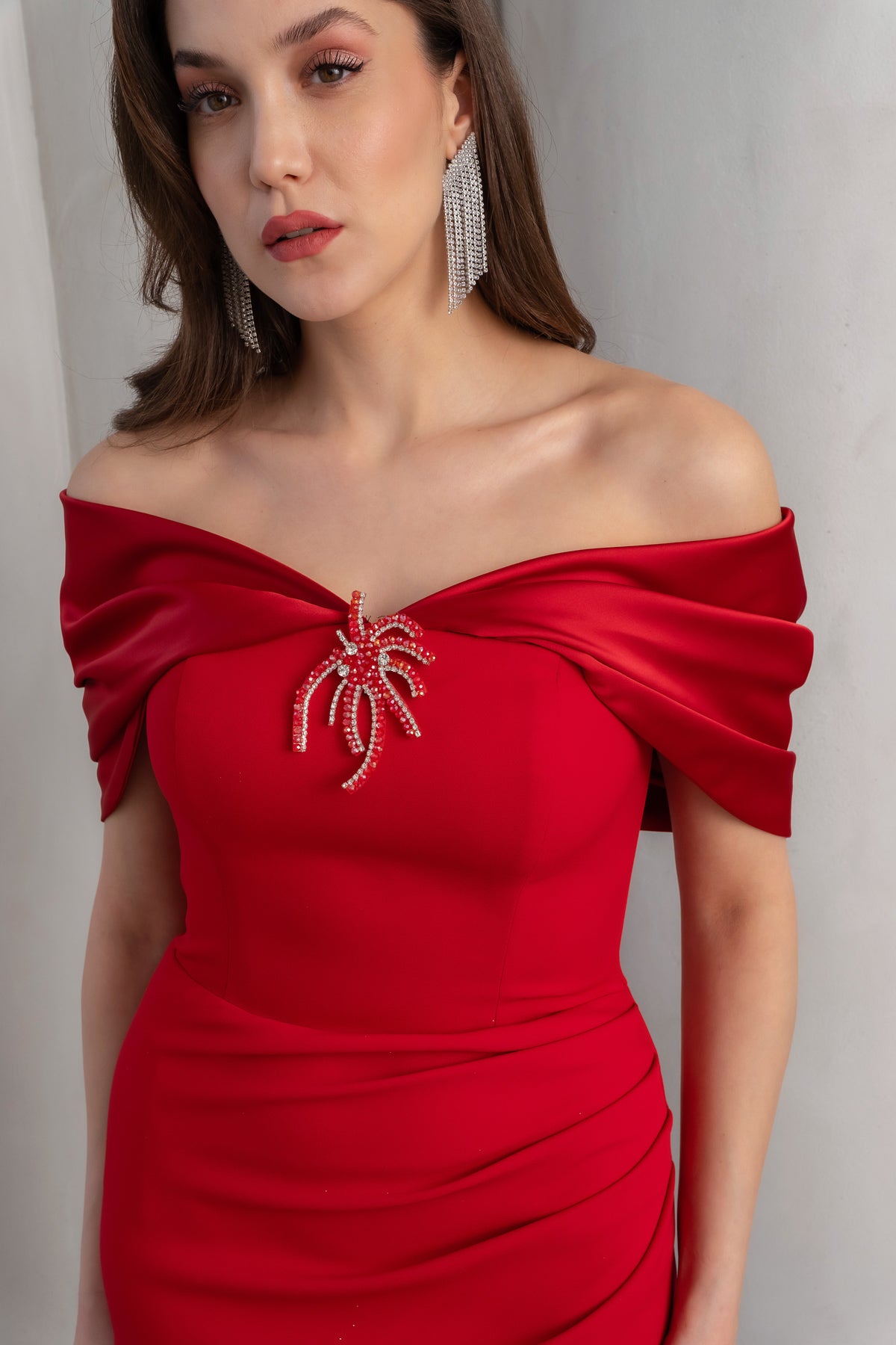 Kadın Bordo Dar Kalıp Aksesuar Detay Uzun Söz Nişan Nikah Abiye Elbise
