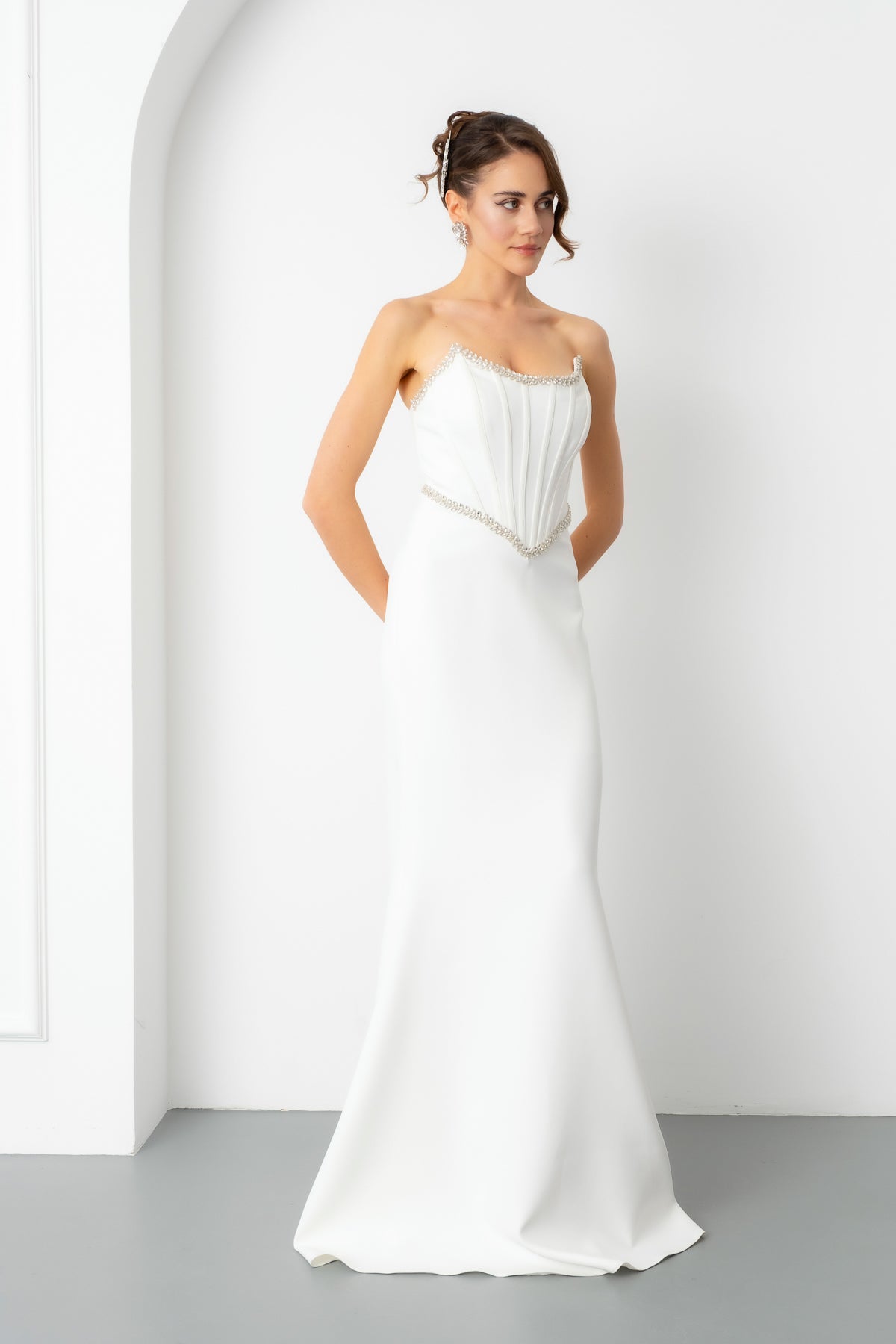 Kadın Beyaz Dar Kalıp Straplez Taşlı Peplum Kesim Söz Nişan Nikah Abiye