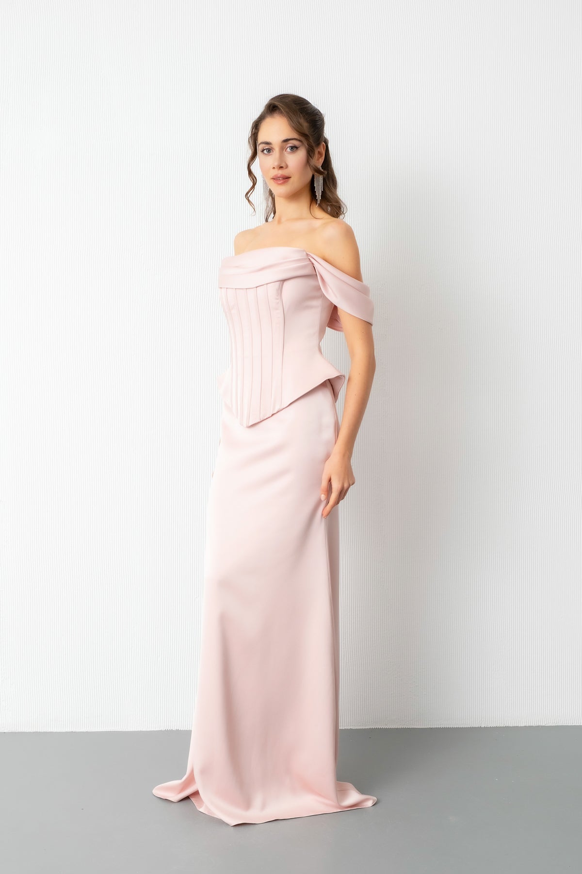 Kadın Pudra Kayık Yaka Balenli Peplum Kesim Saten Abiye Elbise