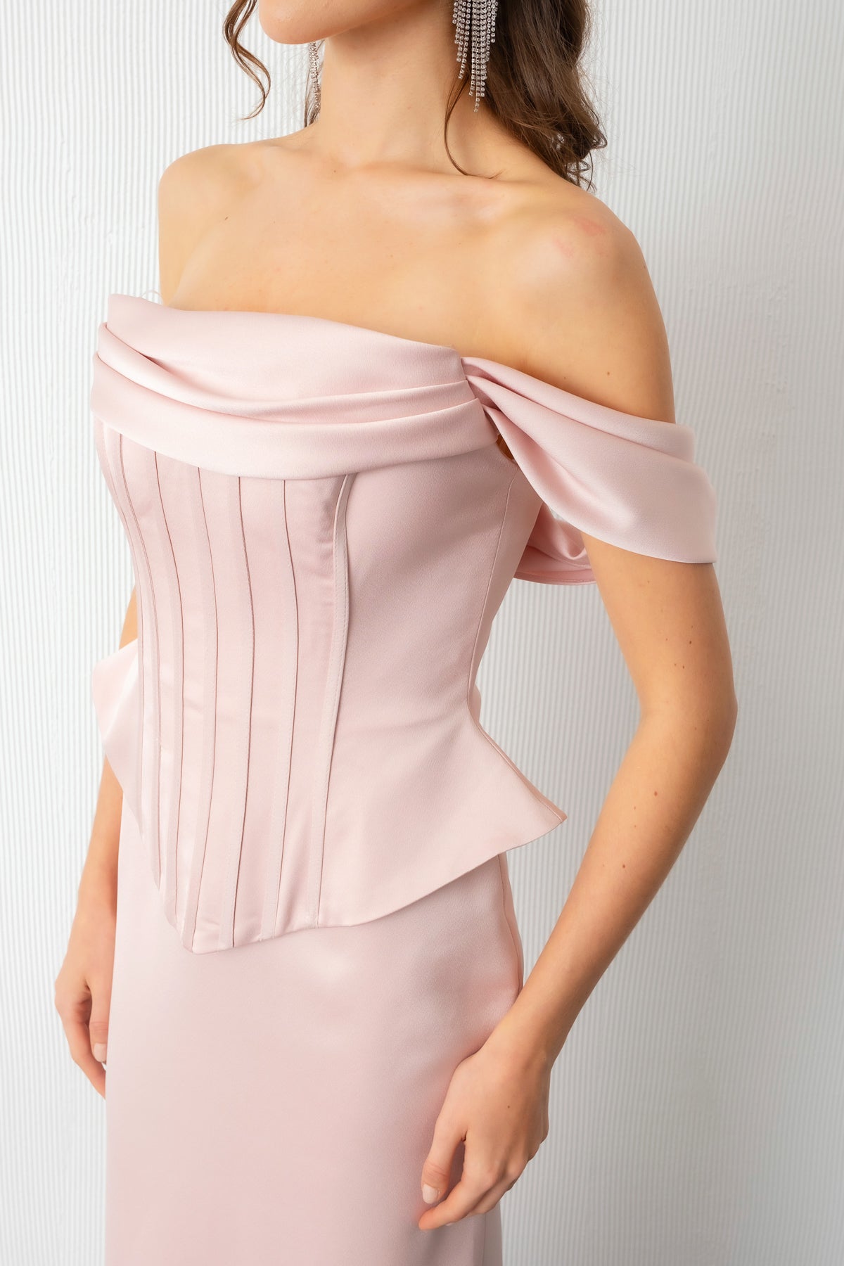 Kadın Pudra Kayık Yaka Balenli Peplum Kesim Saten Abiye Elbise