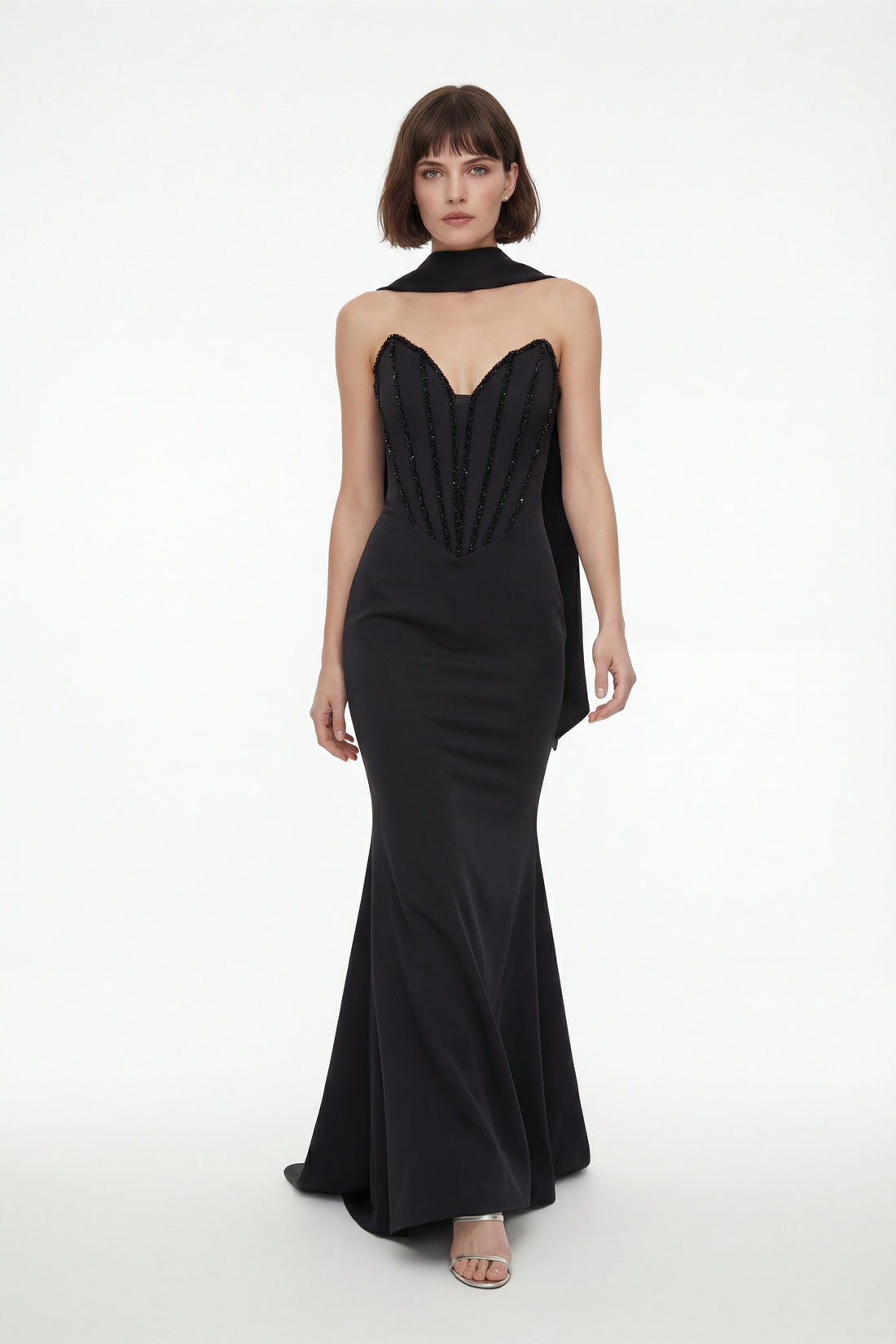 Kadın Siyah Straplez Yaka Taşlı Uzun Balık Abiye Elbise